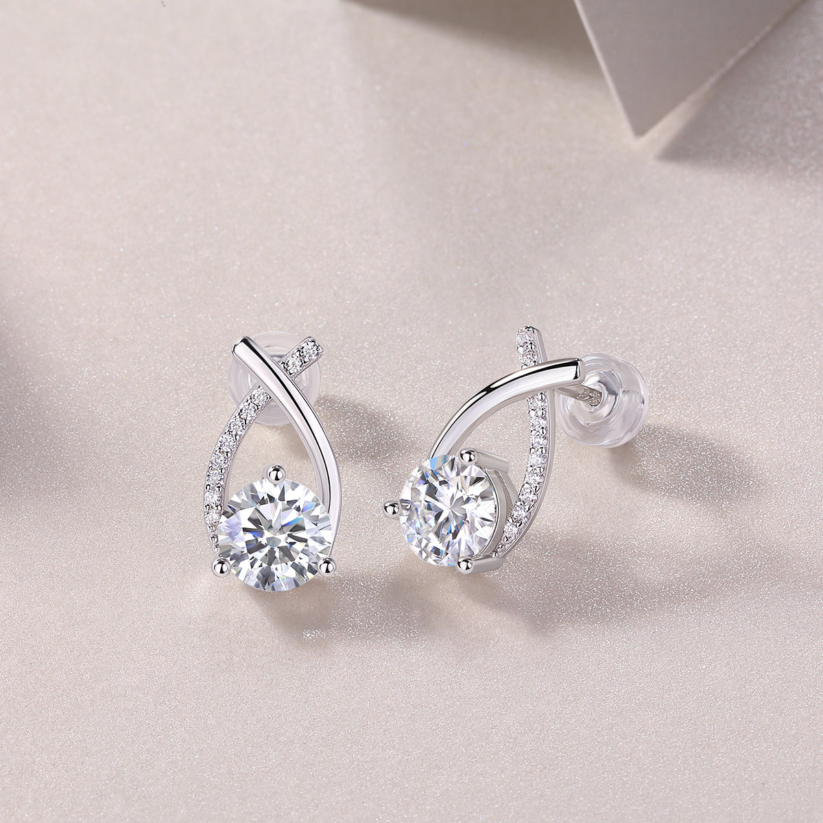 Happy Encounter - Fashionable And Luxurious Diamond Jewelry Set With 1-carat Moissan Diamond S925 Sterling Silver And Platinum-plated Stud Earrings