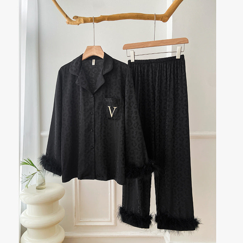 Feather Model Loose Pajamas